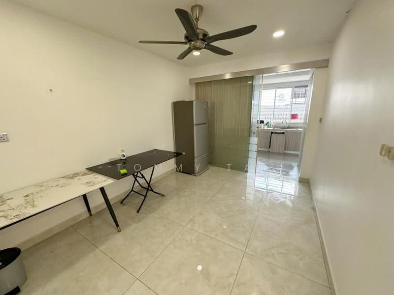 Rumah Berkembar untuk Disewa di Taman Pelangi (Johor Bahru) - Tommy Tai - Kitchen - PropertyGuru.com.my