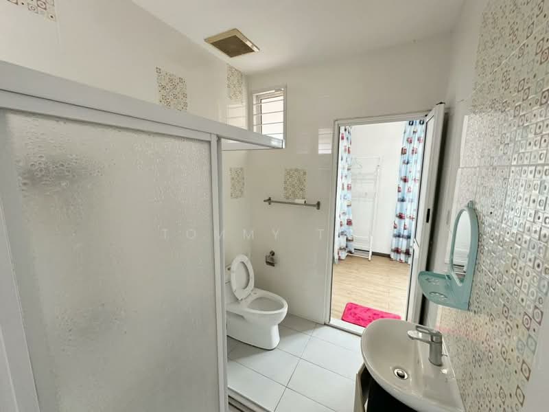 Rumah Berkembar untuk Disewa di Taman Pelangi (Johor Bahru) - Tommy Tai - Bathroom - PropertyGuru.com.my