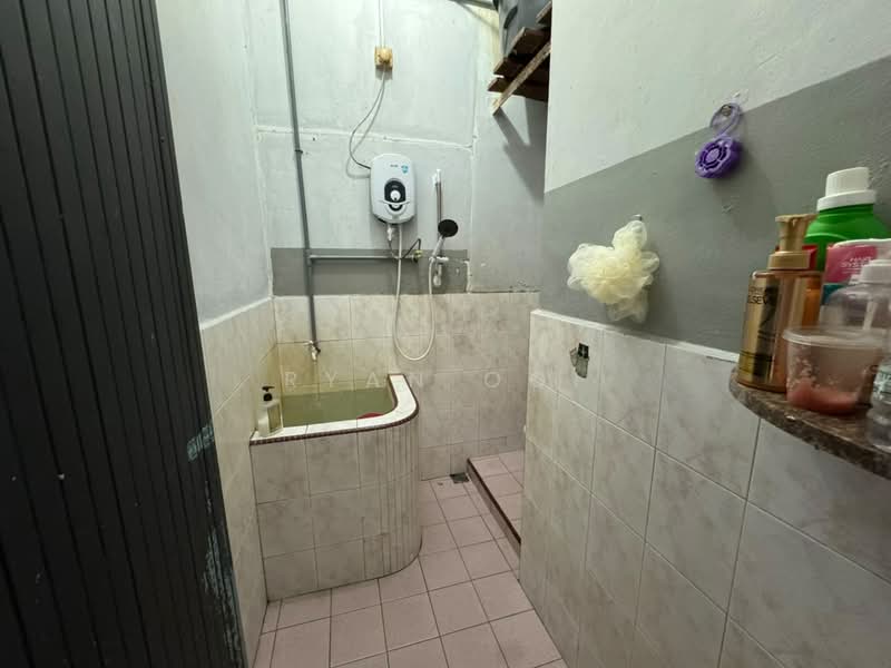 Semi-Detached House for Sale in Taman Syed Mohamed (Alor Setar) - Ryan Ooi - Bathroom - PropertyGuru.com.my