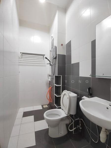 Rumah Teres 2-Tingkat untuk Disewa di Taman Setia Indah (Tebrau) - JOANNE YONG - Bathroom - PropertyGuru.com.my