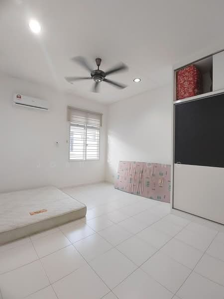 Rumah Teres 2-Tingkat untuk Disewa di Taman Setia Indah (Tebrau) - JOANNE YONG - Bedroom - PropertyGuru.com.my
