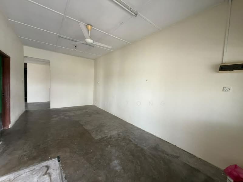 1-storey Terraced House for Sale in Taman Ungku Tun Aminah (Skudai) - Joan Tong - Living Room - PropertyGuru.com.my