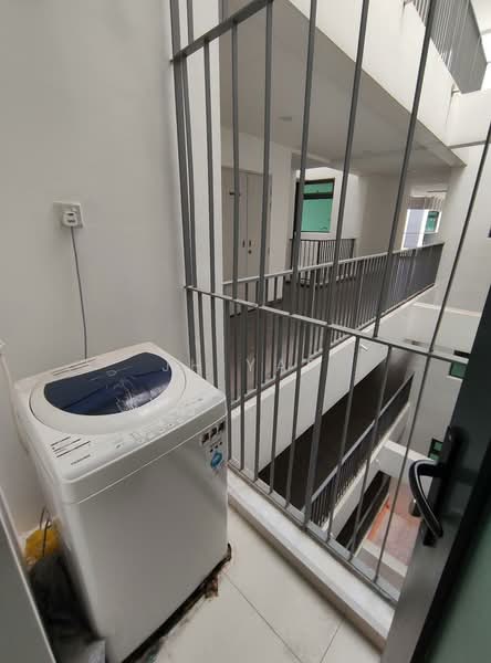 Kediaman Servis untuk Disewa di Crescent Bay Suites (Teluk Bayu) - JH Yap - Corridor - PropertyGuru.com.my