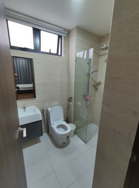 Kediaman Servis untuk Disewa di Crescent Bay Suites (Teluk Bayu) - JH Yap - Bathroom - PropertyGuru.com.my