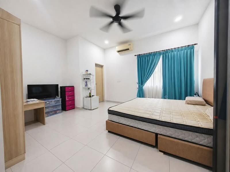 2-storey Terraced House for Sale in Taman Putera Indah (Batu Pahat) - ALHAFIZ AZIS - Bedroom - PropertyGuru.com.my