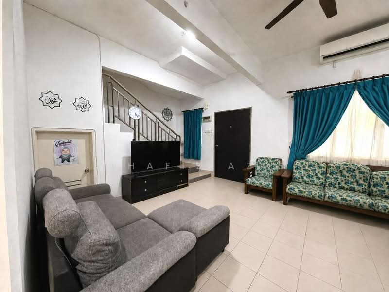 2-storey Terraced House for Sale in Taman Putera Indah (Batu Pahat) - ALHAFIZ AZIS - Living Room - PropertyGuru.com.my