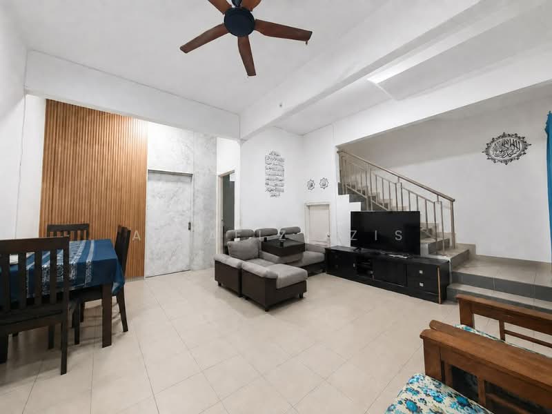 2-storey Terraced House for Sale in Taman Putera Indah (Batu Pahat) - ALHAFIZ AZIS - Living Room - PropertyGuru.com.my