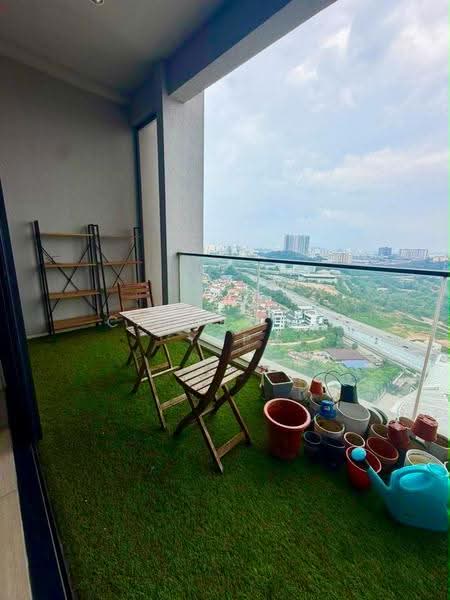 Kediaman Servis untuk Dijual di Twin Arkz - Catherine Yap - Balcony - PropertyGuru.com.my