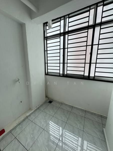 Apartment for Rent at Pangsapuri Pulai Mutiara 3 - Dylan Tan - Balcony - PropertyGuru.com.my