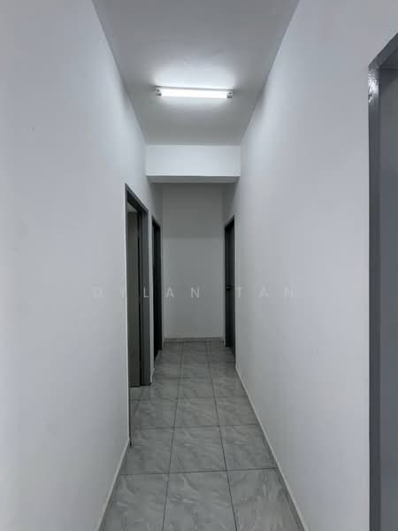 Apartment for Rent at Pangsapuri Pulai Mutiara 3 - Dylan Tan - Corridor - PropertyGuru.com.my