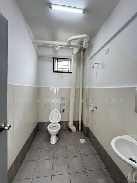Apartment for Rent at Pangsapuri Pulai Mutiara 3 - Chuan Hong Kee - Bathroom - PropertyGuru.com.my