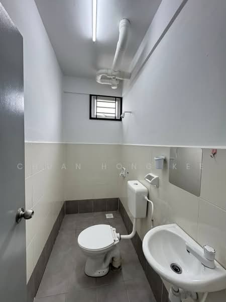 Apartment for Rent at Pangsapuri Pulai Mutiara 3 - Chuan Hong Kee - Bathroom - PropertyGuru.com.my