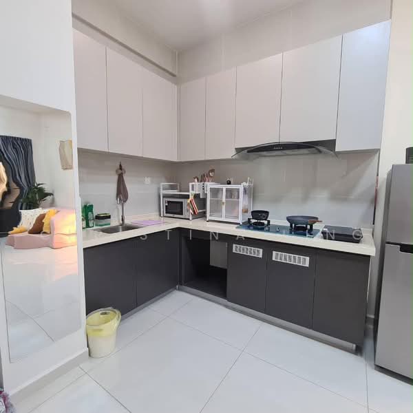Condominium for Rent at Bay Point @ Country Garden Danga Bay - Christina Ling - Kitchen - PropertyGuru.com.my