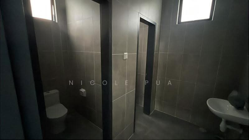 Kilang Berkembar untuk Dijual di Eco Business Park 1 (Johor Bahru) - Nicole Pua - Bathroom - PropertyGuru.com.my