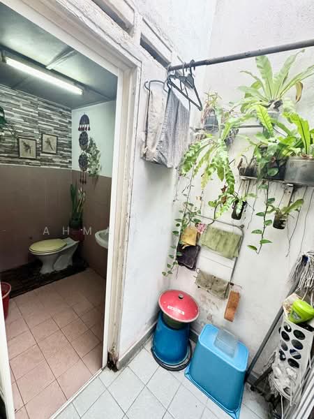 Rumah Teres 2-Tingkat untuk Dijual di Taman Wangsa Melawati (Setapak) - Ahmad Muslim - Bathroom - PropertyGuru.com.my