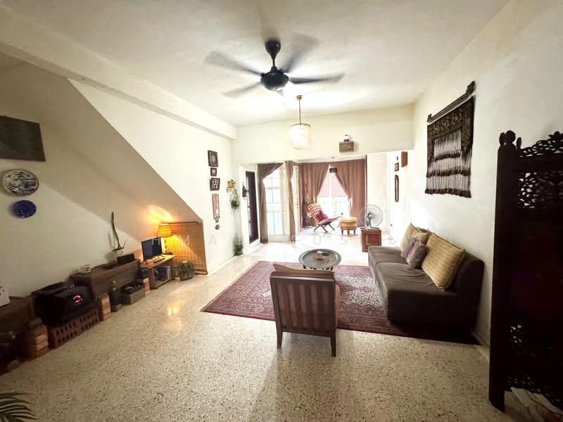 Rumah Teres 2-Tingkat untuk Dijual di Taman Wangsa Melawati (Setapak) - Ahmad Muslim - Living Room - PropertyGuru.com.my