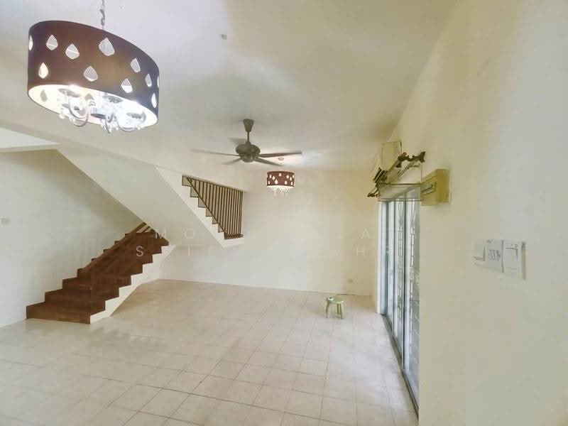 2-storey Terraced House for Sale in Bandar Bukit Mahkota (Bangi) - Mohd Aizat Saiful Bahri - Living Room - PropertyGuru.com.my