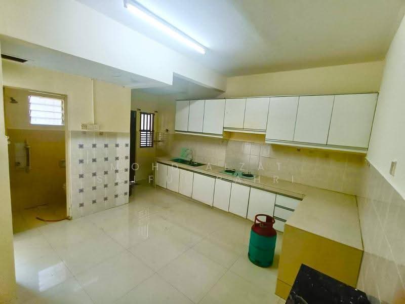 2-storey Terraced House for Sale in Bandar Bukit Mahkota (Bangi) - Mohd Aizat Saiful Bahri - Kitchen - PropertyGuru.com.my