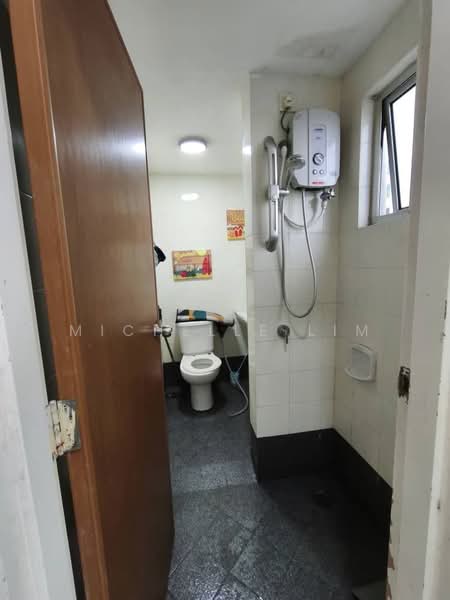 Service Residence for Sale at The Embassy (Bangunan Duta Impian) - Michelle Lim - Bathroom - PropertyGuru.com.my