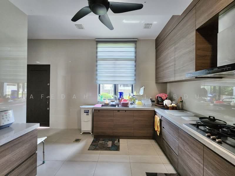 2.5-storey Terraced House for Sale in Bukit Jelutong (Shah Alam) - Rafedah Binti Abdul Aziz - Kitchen - PropertyGuru.com.my