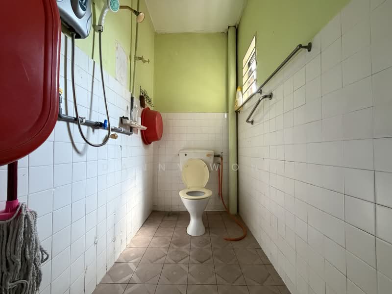 2-storey Terraced House for Sale in Bandar Country Homes (Rawang) - Danny Wong - Bathroom - PropertyGuru.com.my