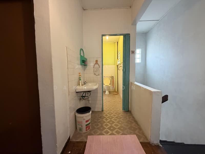 2-storey Terraced House for Sale in Bandar Country Homes (Rawang) - Danny Wong - Bathroom - PropertyGuru.com.my
