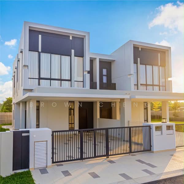Semi-Detached House for Sale in Taman Gaya (Ulu Tiram) - Brown Cheng - PropertyGuru.com.my