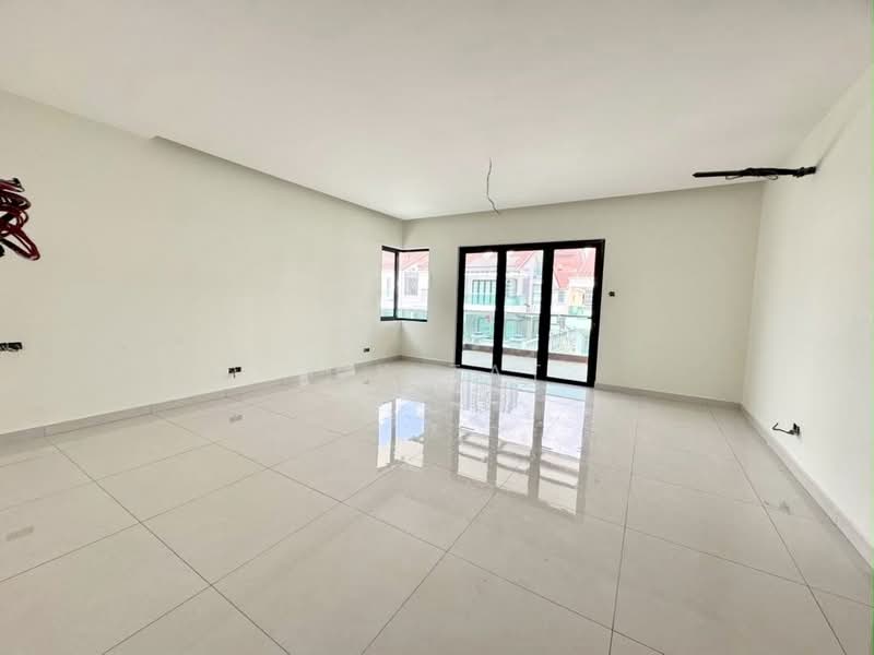 Rumah Berkembar untuk Dijual di Taman Kempas Utama (Tebrau) - Yik Tat - Living Room - PropertyGuru.com.my