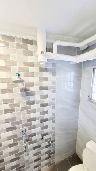 Pangsapuri untuk Dijual di Indah Apartments - Ahmad Muslim - Bathroom - PropertyGuru.com.my