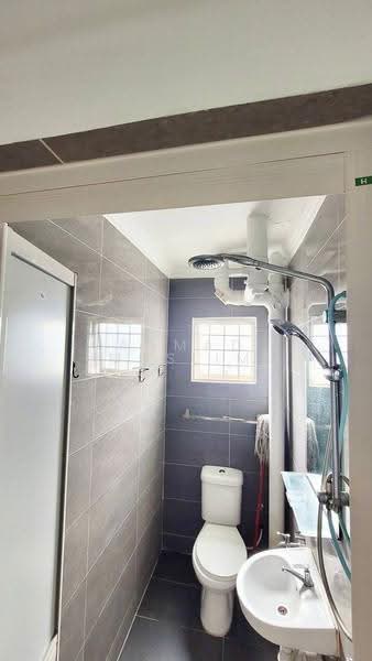 Pangsapuri untuk Dijual di Indah Apartments - Ahmad Muslim - Bathroom - PropertyGuru.com.my