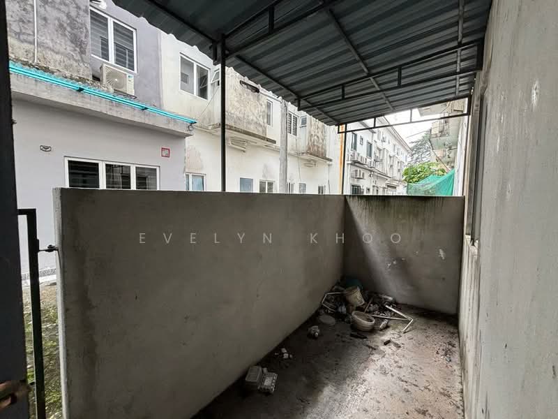 Rumah Teres 3-Tingkat untuk Dijual di Taman Rawang Tin (Rawang) - Evelyn Khoo - Back Yard - PropertyGuru.com.my