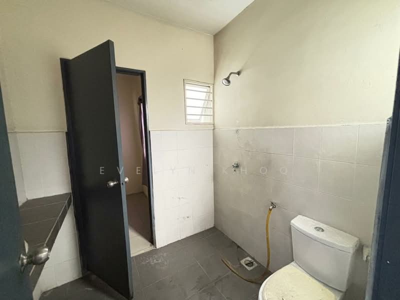 Rumah Teres 3-Tingkat untuk Dijual di Taman Rawang Tin (Rawang) - Evelyn Khoo - Bathroom - PropertyGuru.com.my