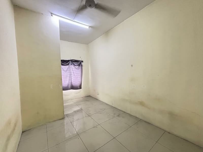 Rumah Teres 3-Tingkat untuk Dijual di Taman Rawang Tin (Rawang) - Evelyn Khoo - Room - PropertyGuru.com.my
