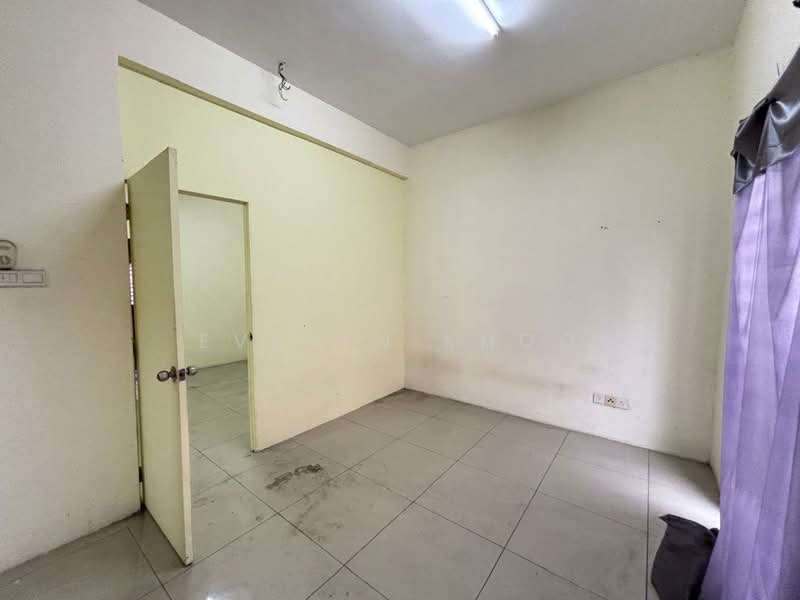 Rumah Teres 3-Tingkat untuk Dijual di Taman Rawang Tin (Rawang) - Evelyn Khoo - Room - PropertyGuru.com.my