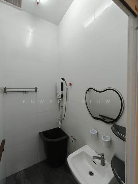 Rumah Teres 1-Tingkat untuk Disewa di Taman Johor Jaya (Johor Bahru) - Edward Siow - Bathroom - PropertyGuru.com.my