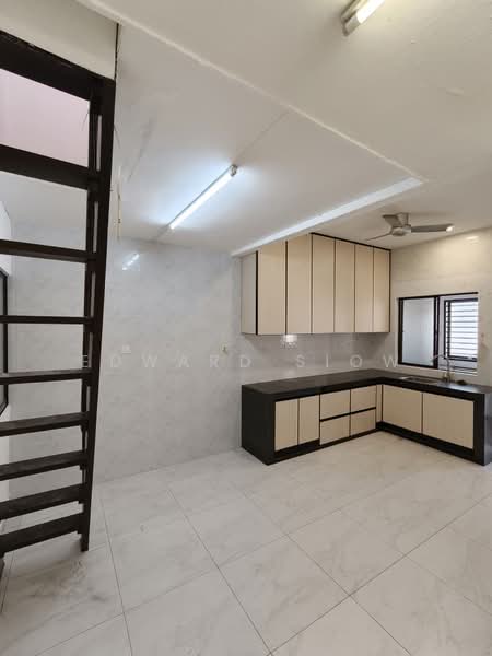Rumah Teres 1-Tingkat untuk Disewa di Taman Johor Jaya (Johor Bahru) - Edward Siow - Kitchen - PropertyGuru.com.my