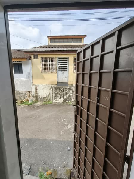 Rumah Teres 1-Tingkat untuk Disewa di Taman Johor Jaya (Johor Bahru) - Edward Siow - Exterior - PropertyGuru.com.my