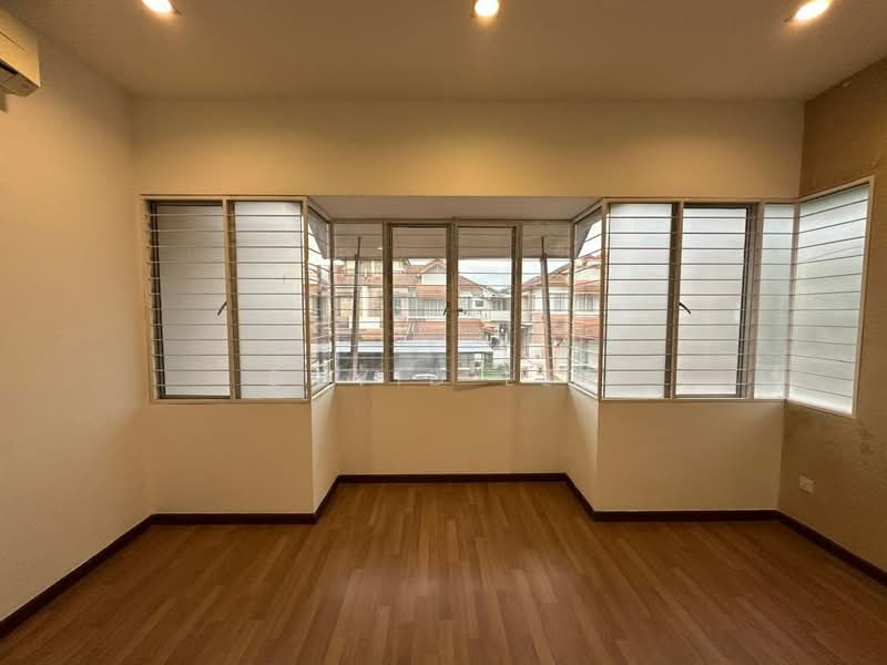 Semi-Detached House for Sale in Taman Anggun (Rawang) - David Lee - Living Room - PropertyGuru.com.my