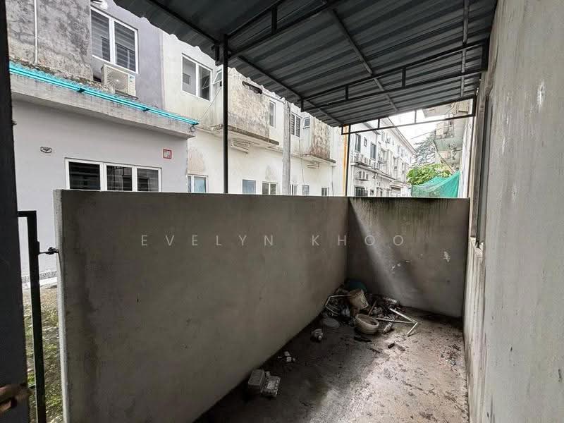 3-storey Terraced House for Rent in Taman Rawang Tin (Rawang) - Evelyn Khoo - Back Yard - PropertyGuru.com.my
