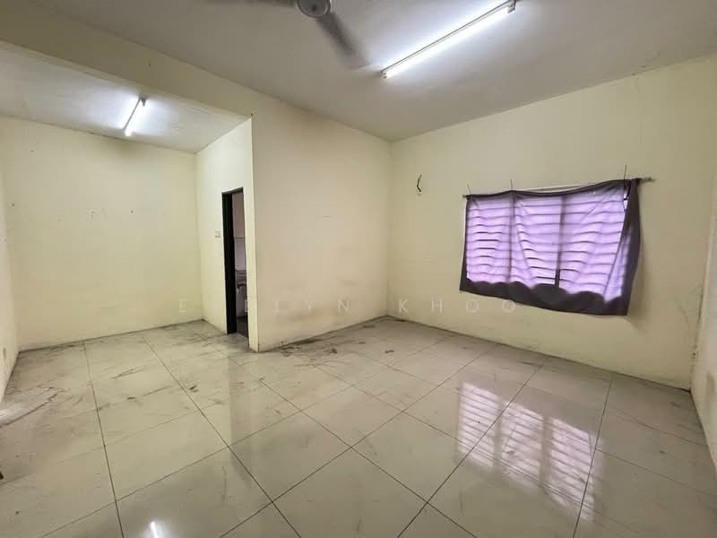 3-storey Terraced House for Rent in Taman Rawang Tin (Rawang) - Evelyn Khoo - Room - PropertyGuru.com.my