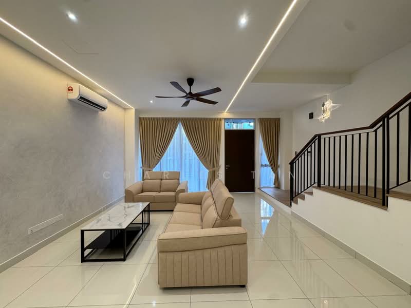 Rumah Teres 3-Tingkat untuk Disewa di Taman Puchong Legenda (Puchong) - Charles Tan - Living Room - PropertyGuru.com.my