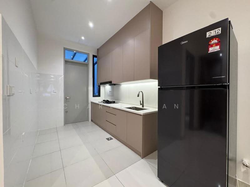 Rumah Teres 3-Tingkat untuk Disewa di Taman Puchong Legenda (Puchong) - Charles Tan - Kitchen - PropertyGuru.com.my