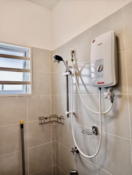 2-storey Terraced House for Sale in Taman Sengkang (Pasir Panjang) - Sharul Ansari - Bathroom - PropertyGuru.com.my