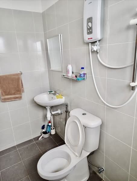 2-storey Terraced House for Sale in Taman Sengkang (Pasir Panjang) - Sharul Ansari - Bathroom - PropertyGuru.com.my