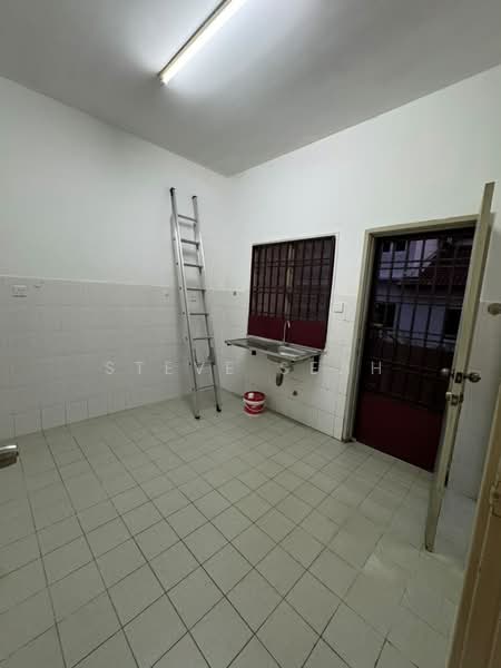 Terraced House for Rent in Taman Mutiara Rini (Skudai) - Steve Seah - Kitchen - PropertyGuru.com.my