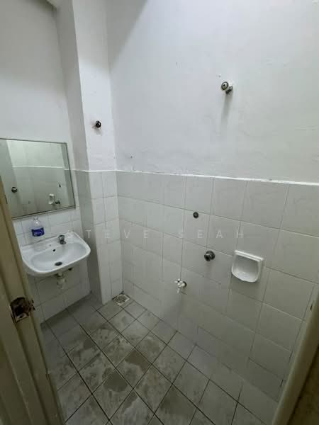 Terraced House for Rent in Taman Mutiara Rini (Skudai) - Steve Seah - Bathroom - PropertyGuru.com.my