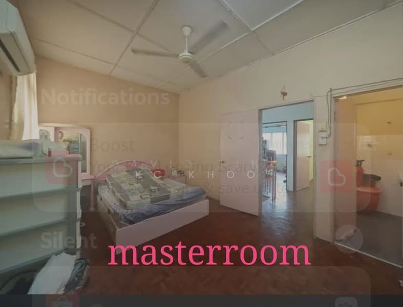 Rumah Teres 2-Tingkat untuk Dijual di Taman Universiti Indah (Seri Kembangan) - KC Khoo - Master Bedroom - PropertyGuru.com.my