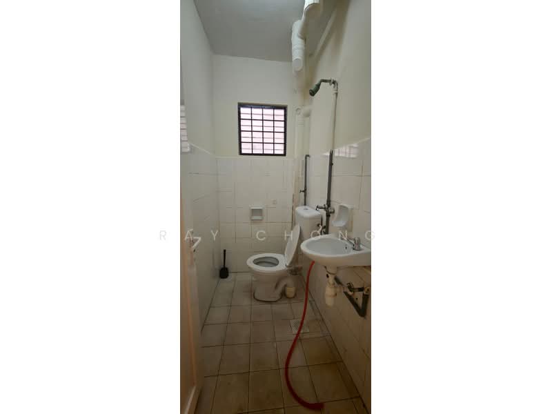 Apartment for Rent at saujana apartment - Ray Chong - Bathroom - PropertyGuru.com.my
