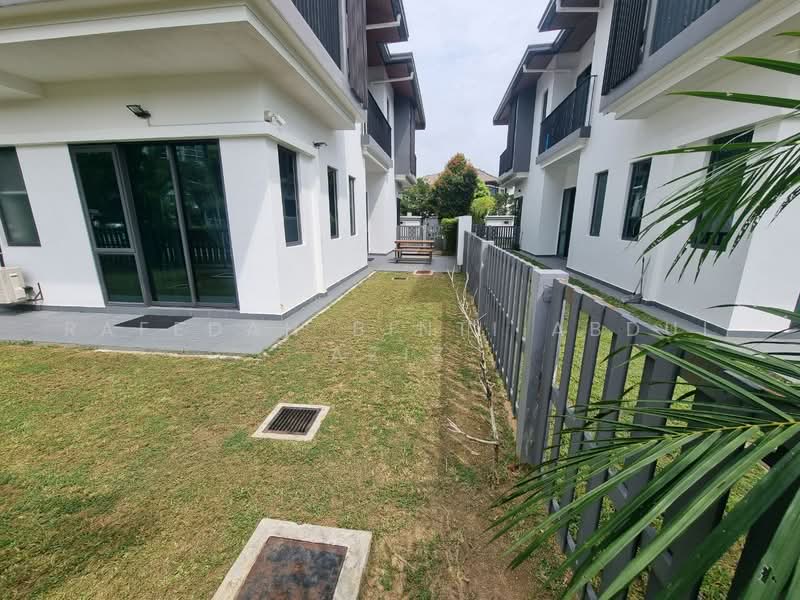 Semi-Detached House for Sale in Lepironia Gardens (Cyberjaya) - Rafedah Binti Abdul Aziz - Exterior - PropertyGuru.com.my
