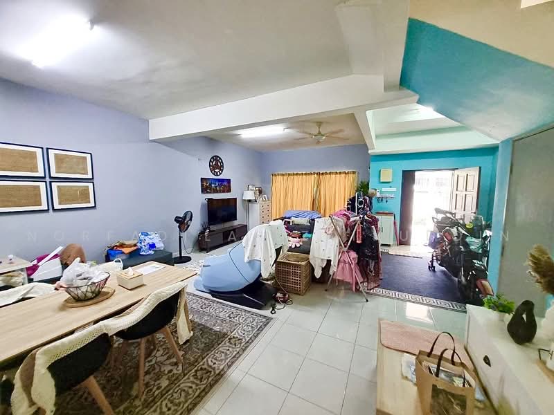 Terraced House for Sale in Aman Putri (Sungai Buloh) - NORFADILAH ZAINUDDIN - Living Room - PropertyGuru.com.my